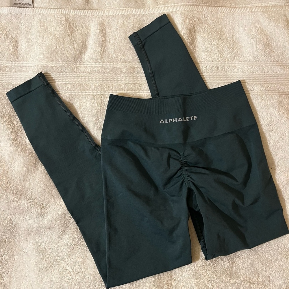 SOLD Alphalete pier blue leggings